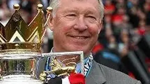 谦哥祝福纲叔生日快乐，亲切称呼“我的顶梁柱”