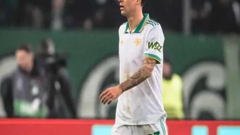 国足后防线受损严重，蒋光太离场林良铭被红牌，下半场能否实现零封？